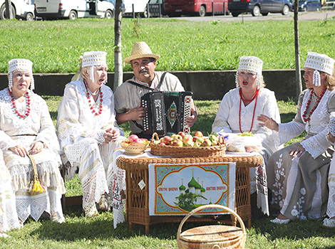 Fruit art objects in Polotsk