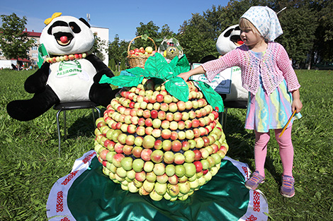 Fruit art objects in Polotsk