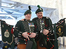 British pipers, Belarus army orchestra perform in Minsk