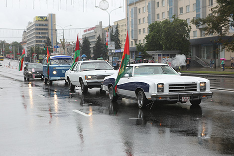 Festive walk under the national flag