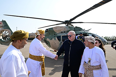 Lukashenko visits SOHAR Port and Freezone in Oman