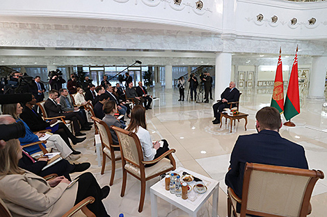 Lukashenko answers questions from foreign, Belarusian media