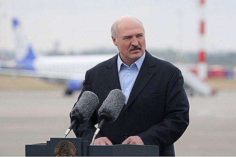 Reasons behind Lukashenko’s decision to keep Minsk airport state-owned despite difficulties in 1990s