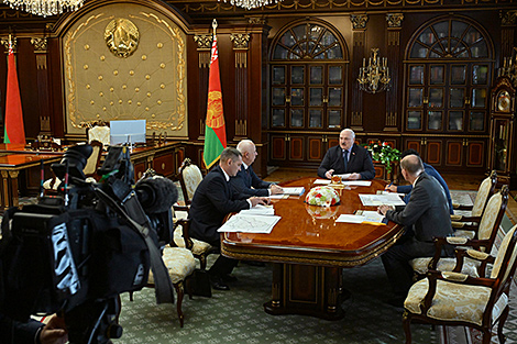 Lukashenko suggests building high-speed railroad to Minsk satellite cities