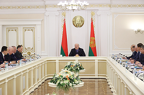 Corrupt officials will face firing squad, Lukashenko vows