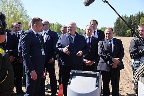 Lukashenko calls to end land mismanagement