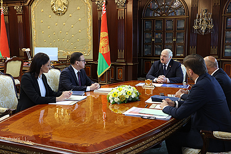 Lukashenko comments on mass media role in forthcoming election campaign