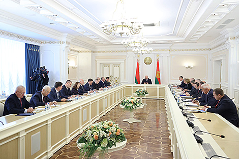 Lukashenko wants Belarusian science to be ahead of the curve