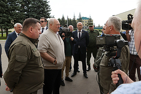 Lukashenko: Legmash Plant should produce both civilian and defense products