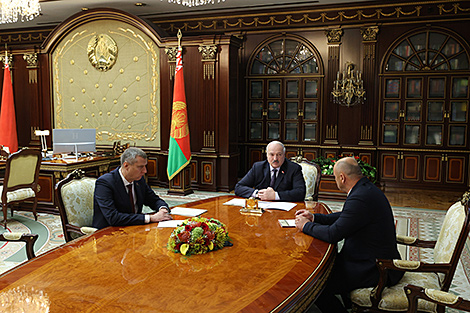 Lukashenko demands strengthening Belarus’ positions on Russian market