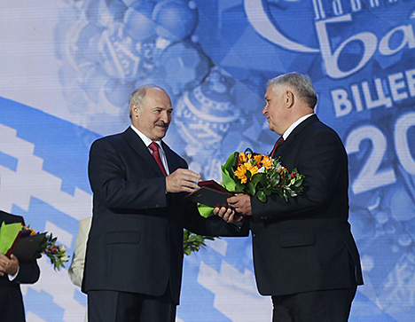 Lukashenko presents 2015-2016 Union State literature and art awards in Vitebsk