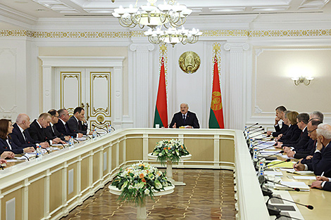 Lukashenko discusses future of Belarusian science