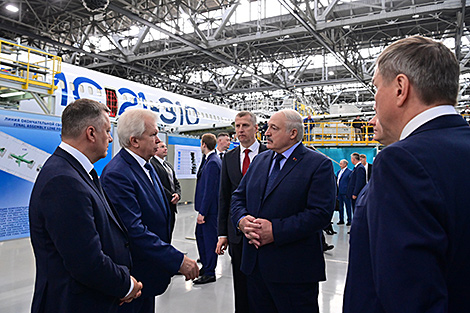 Lukashenko visits Irkutsk Aviation Plant