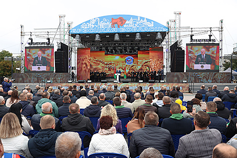 Lukashenko: Export of agricultural products allowed other branches to adapt to sanctions