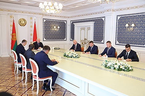 Lukashenko outlines tasks for new heads of local governments