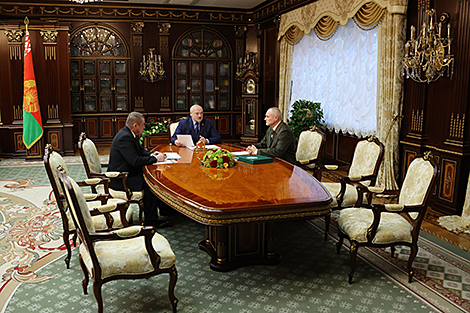 Lukashenko discusses work of Belarusian Society of Hunters and Fishermen