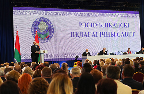 Lukashenko enumerates major principles of Belarusian education