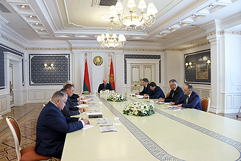 Lukashenko convenes meeting to discuss new National History Museum concept