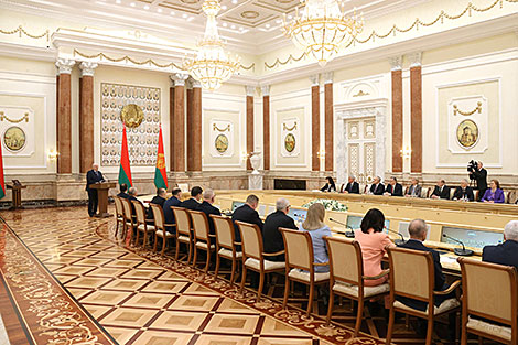 Lukashenko wants new generation to rise to power