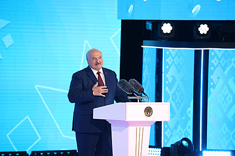 Lukashenko presents Union State literature, art awards at Slavianski Bazaar in Vitebsk