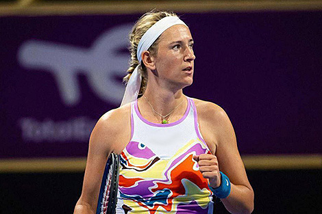 Azarenka moves to US Open round two