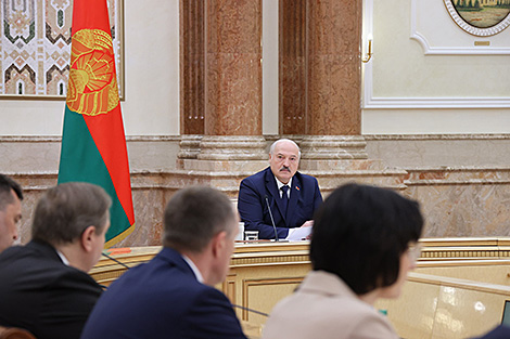 Lukashenko criticizes shortfalls in healthcare sector