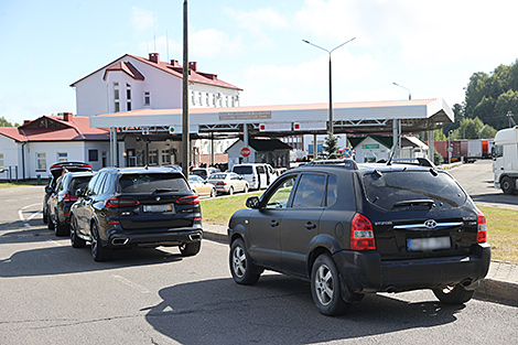 Lukashenko calls Lithuanian politicians crazy for banning vehicles with Belarusian plates