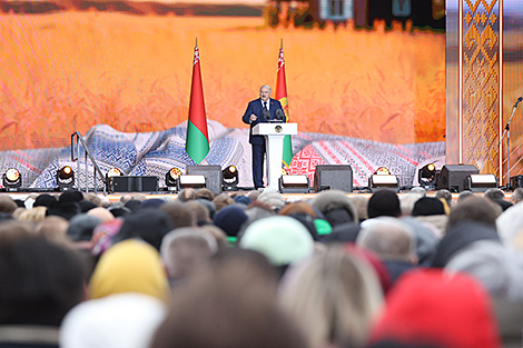 Lukashenko urges Belarusians to keep their guard up