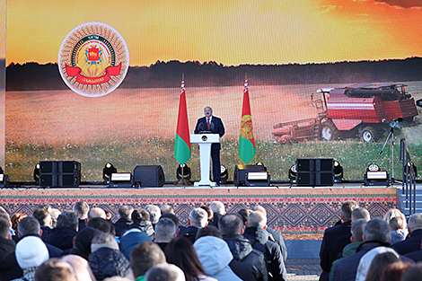 Lukashenko: Unlike West, Belarus knows how to build bridges