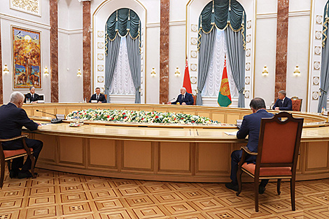 Lukashenko urges to join forces to counter terrorism in CIS