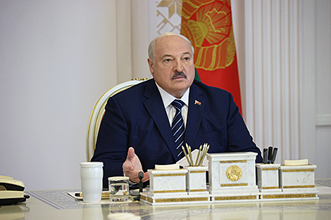 Lukashenko invites opposition to come, fight at presidential election