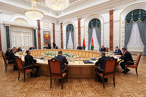 Lukashenko wants political parties to unite Belarusian society