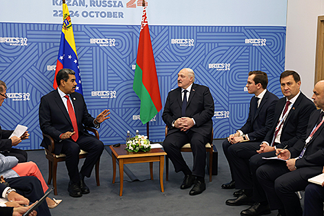 Lukashenko meets with Maduro, compliments him on his courage, resilience