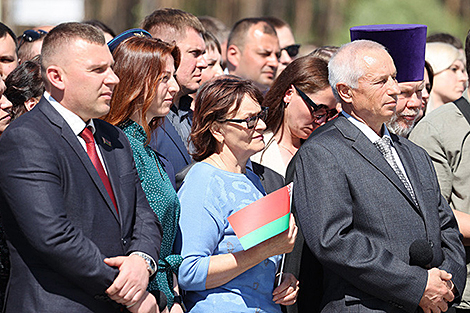 Lukashenko to residents of regions: Belarus will stay independent as long as you are around