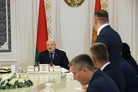 Lukashenko: Belarus is approaching difficult time of election campaign