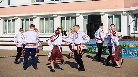 Танцы, арт-пикник и флешмоб ждут гостей на празднике кадрили в Мостовском районе