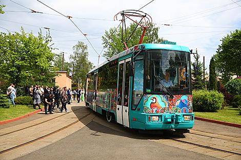 Декорированный в технике Truck Art трамвай начнет курсировать по улицам Минска