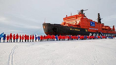 На Северный полюс и обратно. Ученые и школьник из Беларуси присоединятся к V арктической экспедиции