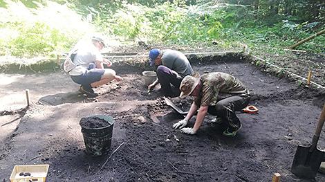 Историки БГУ обнаружили предметы бытовой культуры середины І - начала ІІ тыс. н.э.