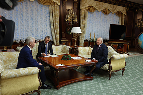 Lukashenko offers Sobyanin to help with Moskvich cars production