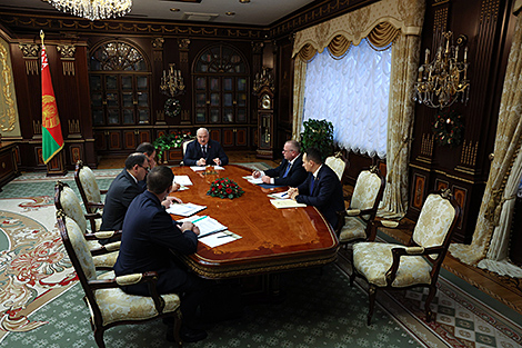 Lukashenko calls to build up Belarus’ presence in traditional markets