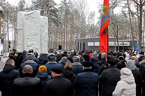 Месца памяці і смутку. Абноўлены мемарыяльны комплекс адкрылі пасля рэканструкцыі ў Азарычах