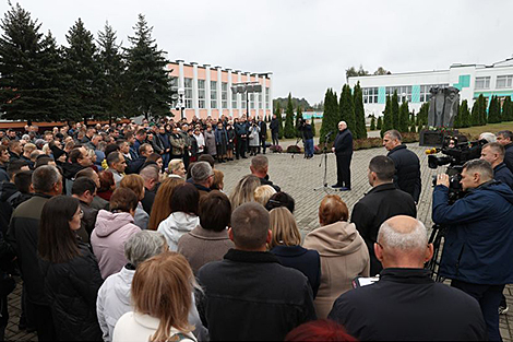 Лукашэнка: мы будзем рабіць усё для таго, каб суіснаваць з Украінай мірна