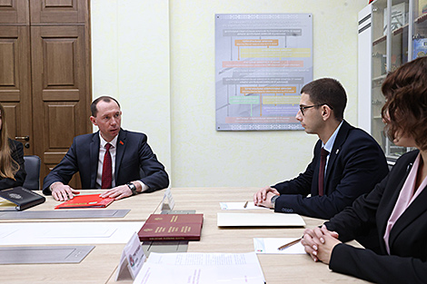 ЦВК прыняла дакументы для рэгістрацыі Сыранкова кандыдатам у Прэзідэнты Беларусі