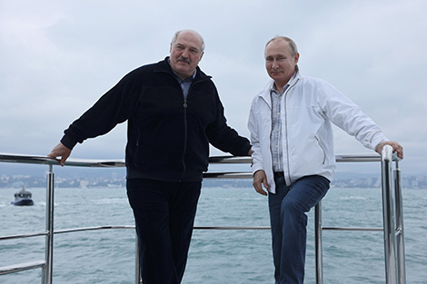 Belarus President Aleksandr Lukashenko and Russian President Vladimir Putin