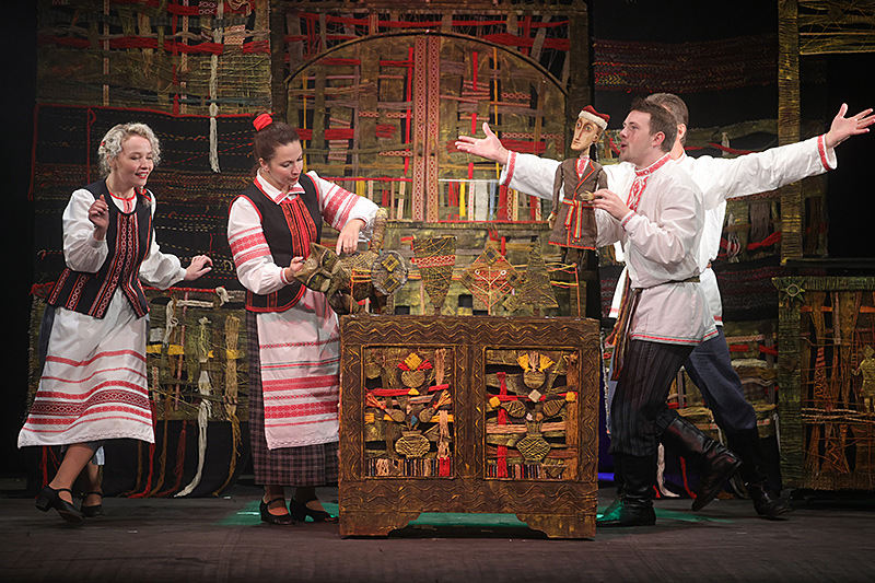 36 Vitebsk theater Lyalka. Scene from the play 