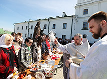 Orthodox believers have their food consecrated in churches on the eve of Easter