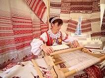 International traditional weaving competition “Weaving patterns”