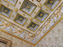 The pride of the Zhilichsky Palace is the coffered ceilings